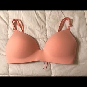 Victoria's Secret Bra. 34D. Worn only once.